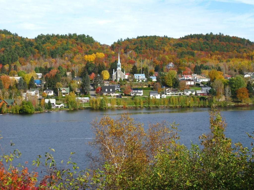 Saint-Jean-des Piles Gite Aux Traditions מראה חיצוני תמונה